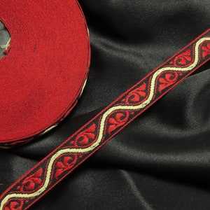 Fita jacquard 1/2" 12,5 mm Scroll Swirl Wine 5 jardas