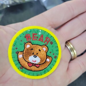 Toppa ricamata con cerchio di orso, applicazione termoadesiva (2 1/8")