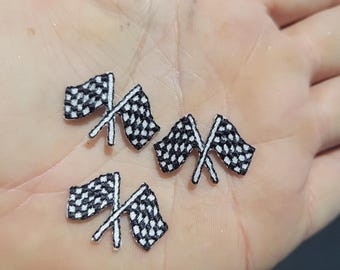 3 appliques brodées en fer mini drapeau à damier 11/16" x 1"