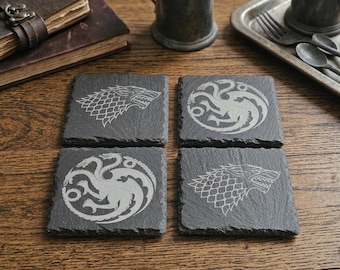 Posavasos de pizarra de Juego de Tronos – Juego de posavasos grabados de la Casa Stark y la Casa Targaryen – Posavasos de pizarra natural – Regalo de fantasía – Juego de 4