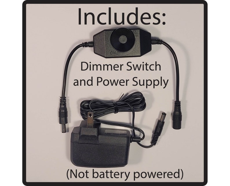Puede incluir: Un juego de interruptor de atenuaci&oacute;n y fuente de alimentaci&oacute;n negros. El juego incluye un interruptor de atenuaci&oacute;n con un dial de encendido/apagado, un adaptador de corriente y cables de conexi&oacute;n. El texto de la imagen dice "Includes: Dimmer Switch and Power Supply (Not battery powered)".