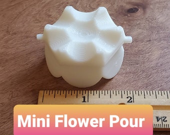 2" Mini 6 petal Original Flower Pour Cup - Reverse Flower Dip - Acrylic Paint Pouring Split Cup