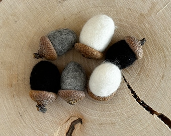 Felt acorns scandi