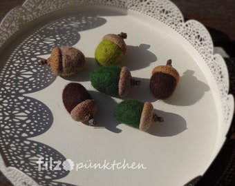 6 felted acorns