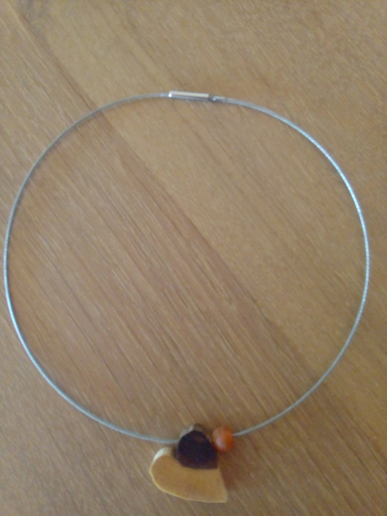 Halskette mit Holz-Herzstück aus Zwetschgenbaumholz Bild 3