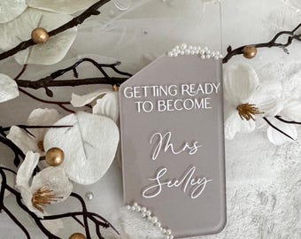 Wedding door hanger, bride preparation, bridal suite, wedding day