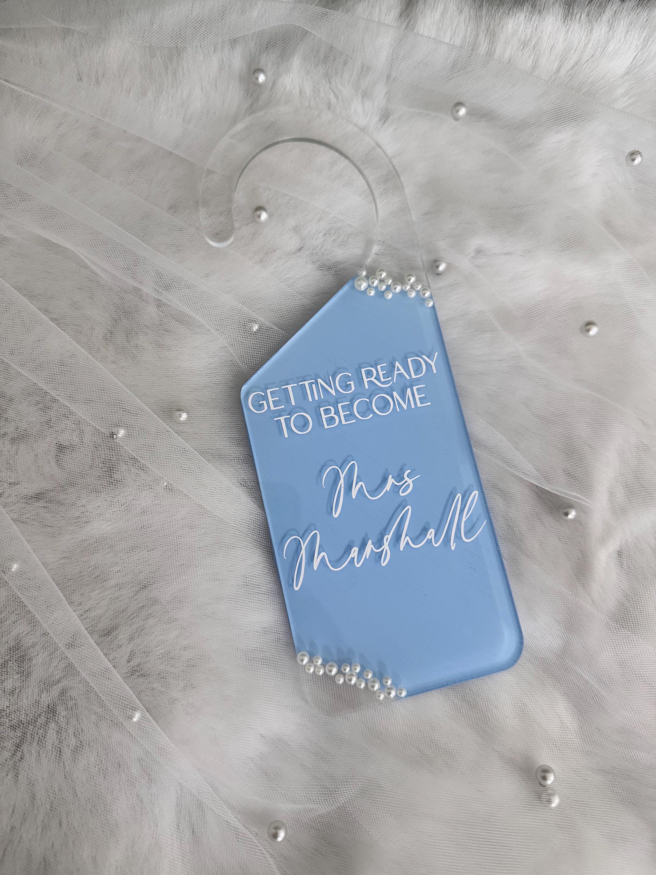 Wedding door hanger, bride preparation, bridal suite, wedding day