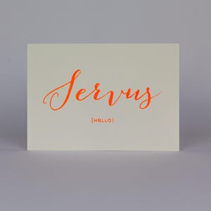 Postkarte "Servus" | Bayerische Sprüche Grußkarte | Postkarte DIN A6 | Neon | Siebdruck