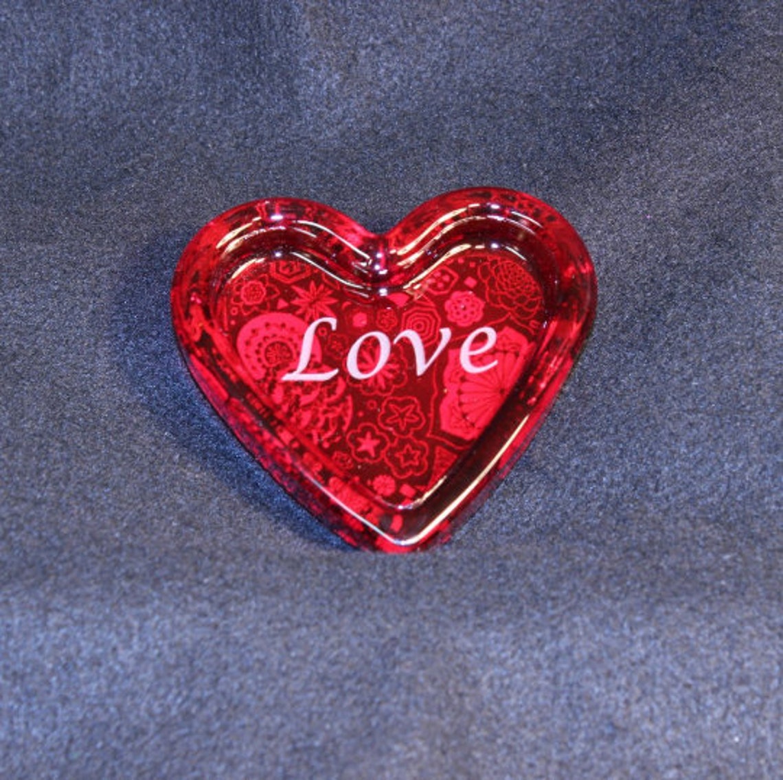 Love Red Heart Crystal Glass Paperweight, Floral Design, Black and White, Laser Engraved