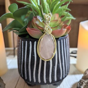 Oval Rose Quartz - Champagne Gold