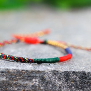 PASSION Bracelet tibétain bouddhiste fait main pour homme et femme, bracelet en fil tressé, bracelet noeuds porte-bonheur, bracelet yoga et méditation. image 2