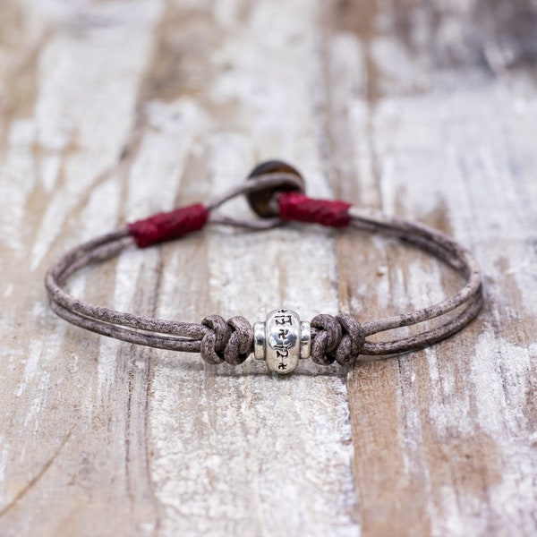 Bracelet cordon en cuir véritable à breloques OM - Bracelet tibétain bouddhiste - Bracelet réglable pour homme et femme - Bracelet tendance minimaliste