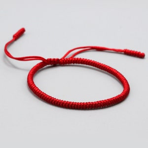 Pulsera roja tibetana budista hecha a mano, pulsera de nudos de la suerte trenzada tibetana delgada, pulsera de mujer hombre, pulsera trenzada imagen 1