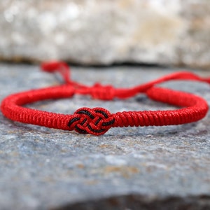 Bracelet rouge de protection Bracelet tressé tibétain bouddhiste fait main pour homme et femme, bracelet corde tressée, bracelet noeuds porte-bonheur image 1