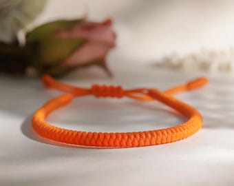 Boeddhistische armband in oranje | Verschuifbaar knoopkoord