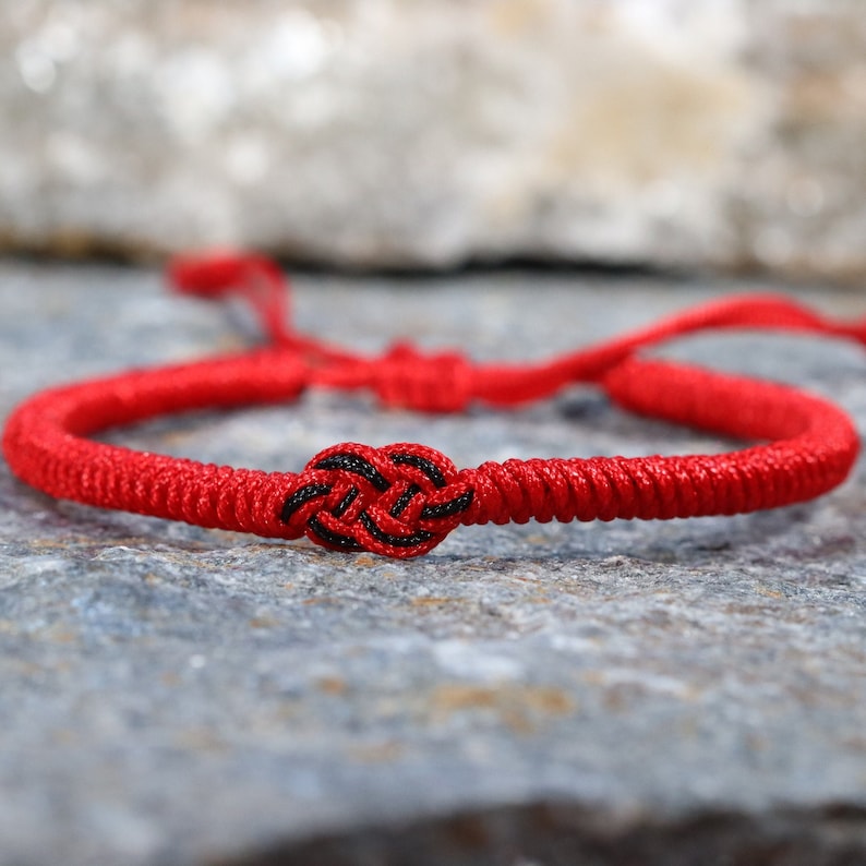 Pulsera roja de protección Pulsera trenzada tibetana budista hecha a mano para hombres y mujeres, pulsera de cuerda trenzada, pulsera de nudos de la suerte imagen 1