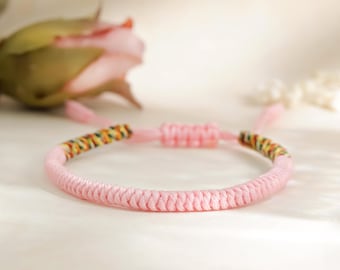 Pulsera budista rosa con cordón de nudo corredizo