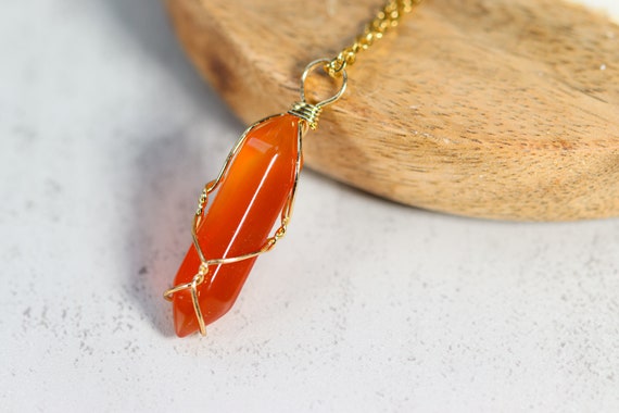 Dainty Carnelian Necklace, Feminine Energy Necklace, Confidence Love M–  Platanza JD