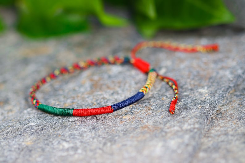 PASSION Bracelet tibétain bouddhiste fait main pour homme et femme, bracelet en fil tressé, bracelet noeuds porte-bonheur, bracelet yoga et méditation. image 4