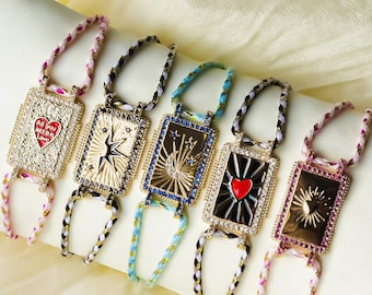 Pulsera de tarot retro / Hilo trenzado con dije de acero inoxidable chapado en oro de 18 quilates