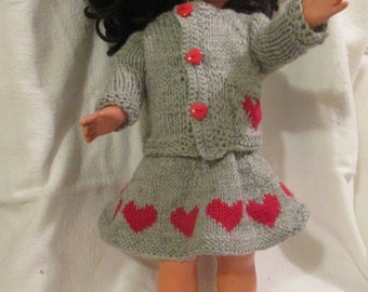 Puppenkleidung Puppenrock und Jacke gestrickt mit Herzchen für 43-46 cm Puppen Tracht Nostalgie von Kramboden