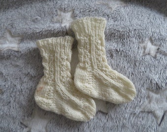 Chaussettes chaussettes traditionnelles chaussettes bébé fines blanc naturel en laine thermique taille bas. 14 pieds de longueur 6,5 cm tricoté à la main par Kraamboden