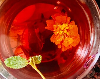 TÉ DE HIBISCUS ORGÁNICO • Té hecho a mano • Hojas sueltas de hibisco • Té de bienestar •Orgánico • Cosechado a mano • Tés de origen ético Corte fino gourmet