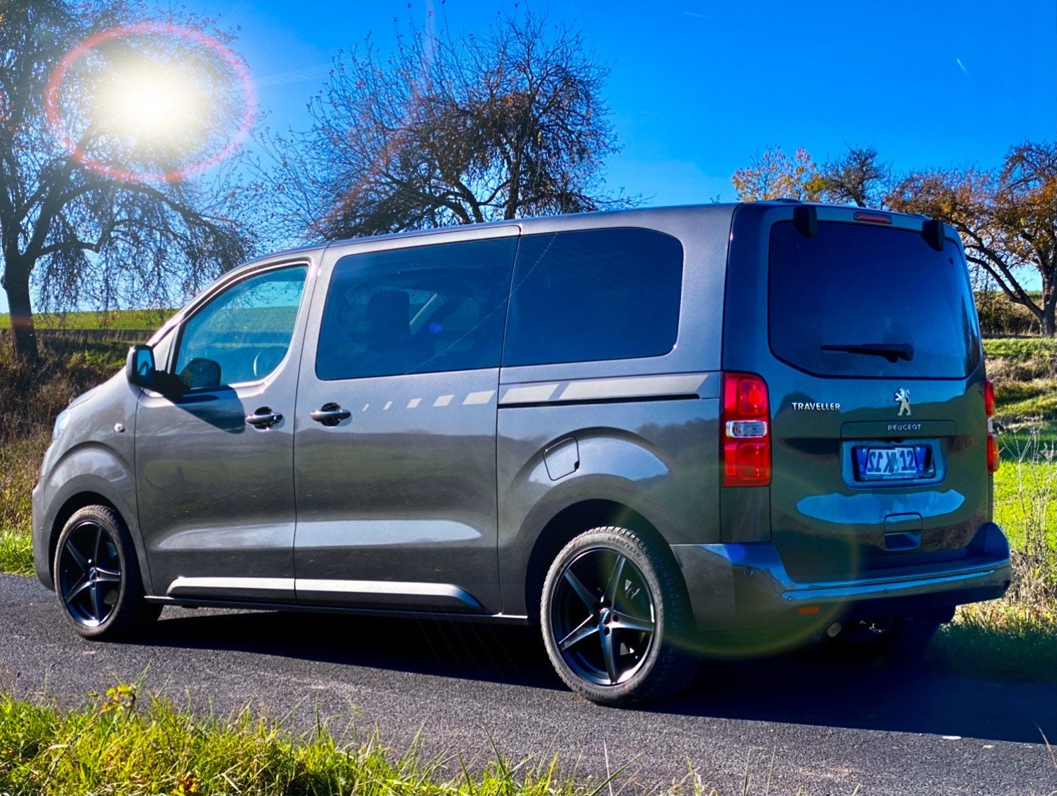 Aufkleber - Seiten-Streifen Set/Dekor passend für VW / Volkswagen Caddy  Maxi in Wunschfarbe