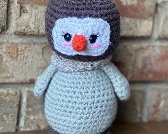 Grande peluche pingouin au crochet