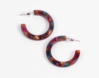 Boucles d'oreilles lilas en fleur, boucles d'oreilles petits cerceaux, bijoux rouges, bijoux minimalistes, boucles d'oreilles rouges, bijoux Slow Fashion, cadeaux pour elle