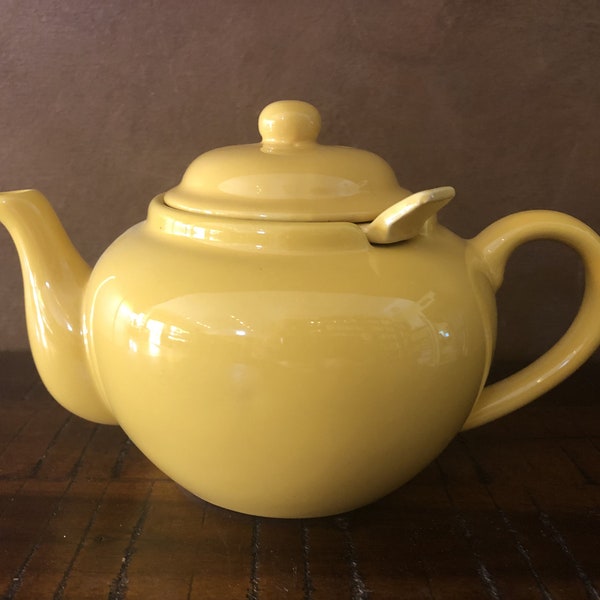 Tea Pot - Ceramic with Strainer - 20 oz- Yellow