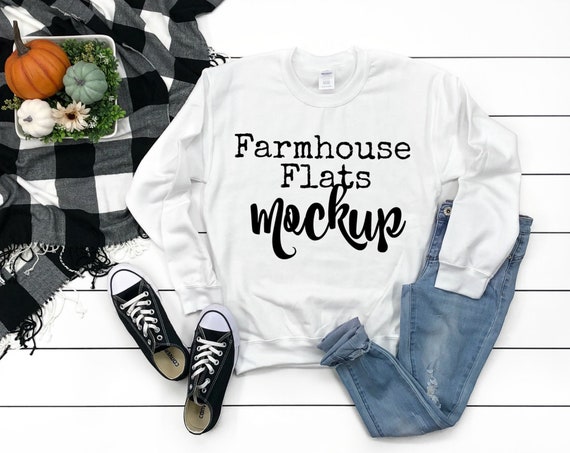 T-Shirt Mockup Gildan 180 White Fall