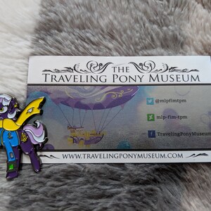 a pin with a picture of a pony on it