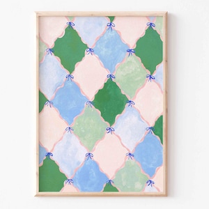 Puede incluir: Una impresión enmarcada de un patrón geométrico con formas de diamantes rosas, azules, verdes y blancas. Cada diamante tiene un pequeño lazo azul en el punto donde los diamantes se cruzan.