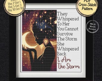 Schema punto croce "I Am The Storm" - Bellissima donna con la luna tra le mani - Abbina e combina - File PDF stampabili e Pattern Keeper