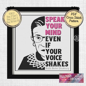 Può includere: Schema di punto croce in bianco e nero con un ritratto di Ruth Bader Ginsburg con la citazione "Parla la tua mente anche se la tua voce trema".