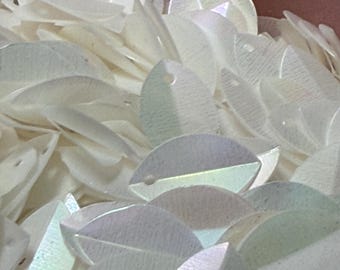 Opaque White Leaves/Wings, 15mm x 10mm, 2.5g