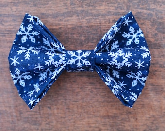 Navy Snowflake Dog Bow Tie, Winter Dog Bow Tie, Blue Dog Bow Tie, Holiday Dog Bow Tie, Christmas Dog Bow Tie, Cat Bow Tie, Pet Bow Tie