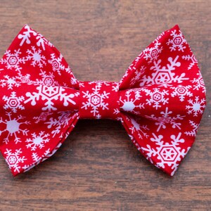 Red Snowflake Dog Bow Tie: Winter Pet Collar Accessory