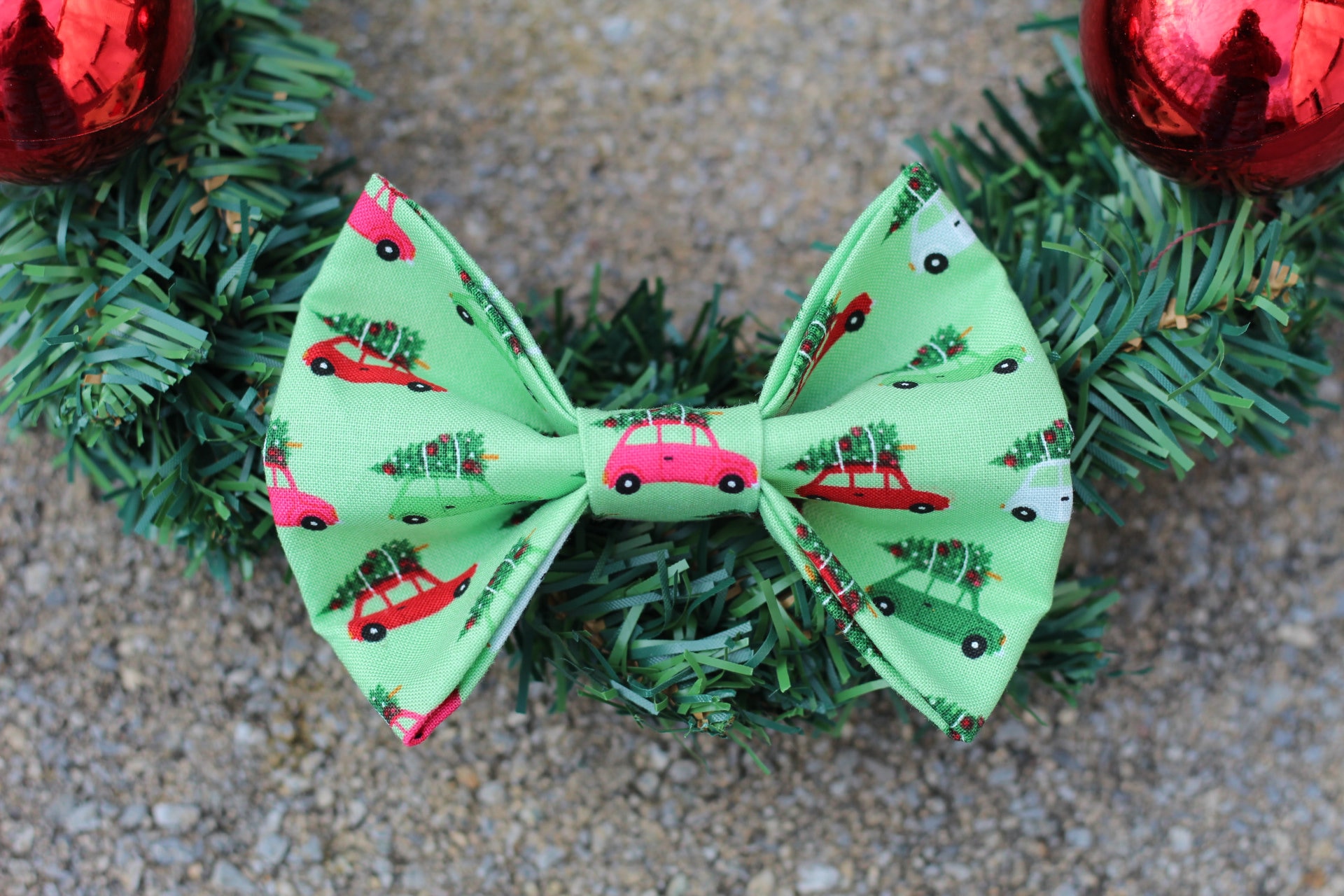 Noël Voiture Dog Bow Tie - Noël Holiday Collar Bow - Winter Christmas Tree Tie
