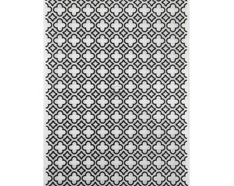 2023 NYA Quatrefoil Bakgrund Präglingsmappar för Scrapbooking Papper Albumkort Tillverkningsmaterial 3D Plastschabloner Hantverk