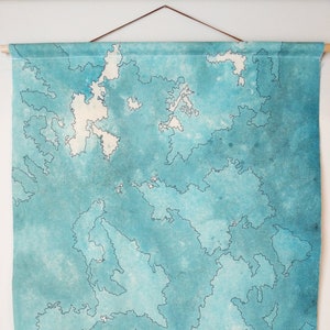 Mapa Abstrato | Águas Calmas | Pendurado na parede por Mel Kelly