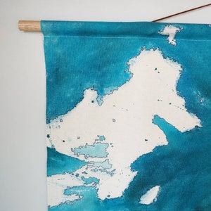 Abstrakte Karte Hufeiseninsel Wandbehang von Mel Kelly Bild 3