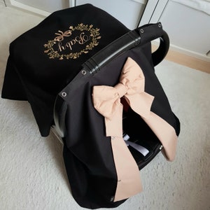 黒とベージュのベビーカーシートカバー 女の子用 花の名前刺繍入り パーソナライズされたカーシートキャノピー 女の子用 女の子用 ベビーシャワーギフト