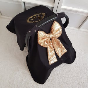 ゴールド刺繍入りブラックベビーカーシートキャノピーガール、パーソナライズベビーカーシートカバーガール、女の子のベビーシャワーギフト、ゴールドスパンコールリボン