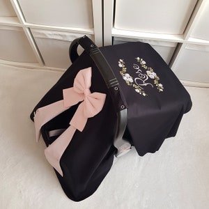 黒とライトベビーピンクのベビーカーシートカバー、花柄刺繍入り、カスタムベビーカーシートキャノピーカバーガール、女の子のベビーシャワーギフト