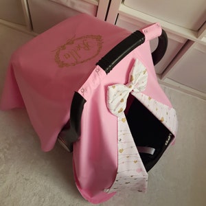 ベビーカーシートキャノピーカバーガール ピンク色 リボンとゴールドの名前刺繍付き パーソナライズされたカスタムベビーカーシートカバーガール ベビーガールギフト