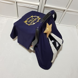ネイビーブルーの男の子用ベビーカーシートカバー、ゴールドネーム刺繍入り、カスタムベビーカーシートキャノピー男の子用、男の子用ベビーシャワーギフト
