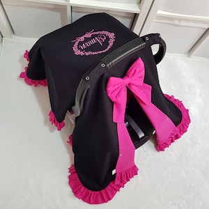 黒とフクシアピンクのフリル付きベビーカーシートカバー女の子、名前刺繍入りカスタムベビーカーシートキャノピー女の子、ベビーシャワーギフト女の子