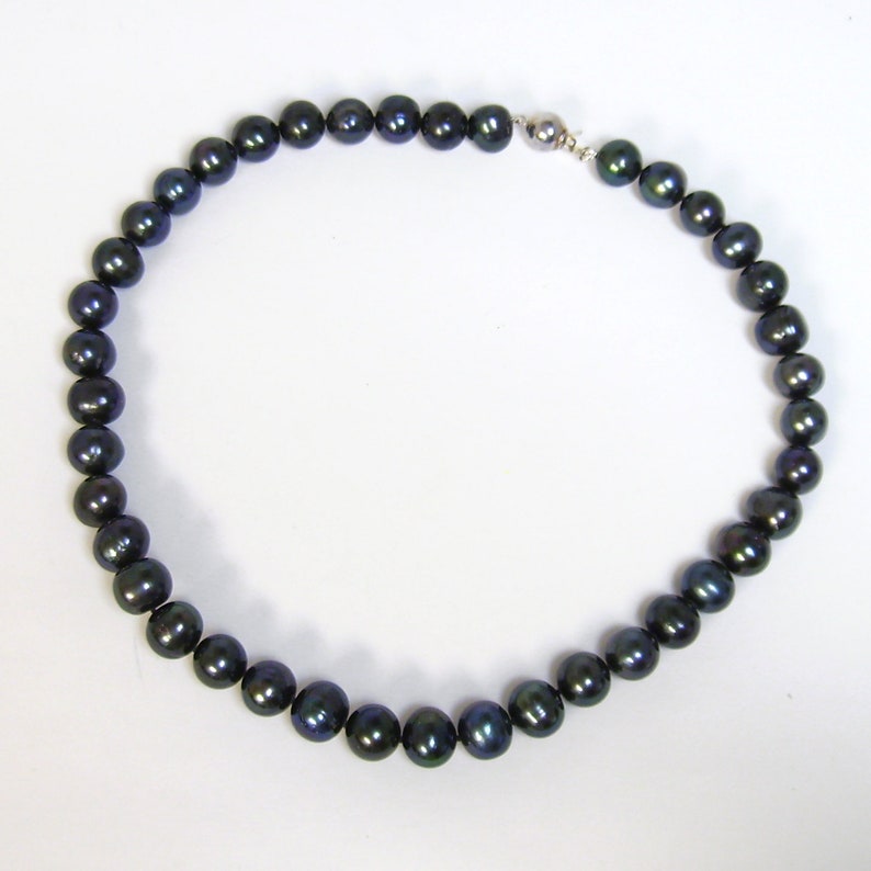 Peacock Pearl Necklace